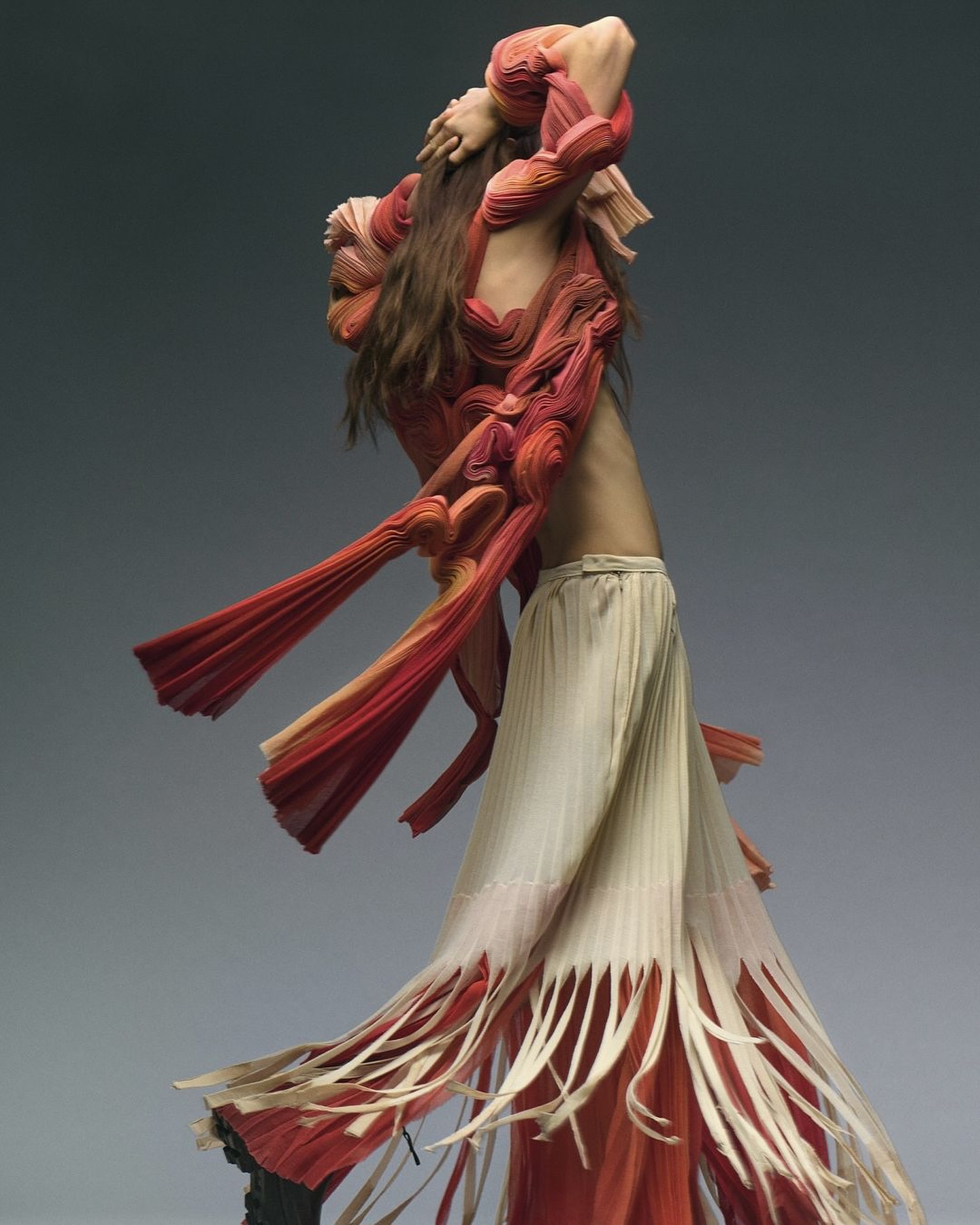 종이실로 짠 주름, 휴고 에레의 'Paperfolds' 컬렉션 — Look 3