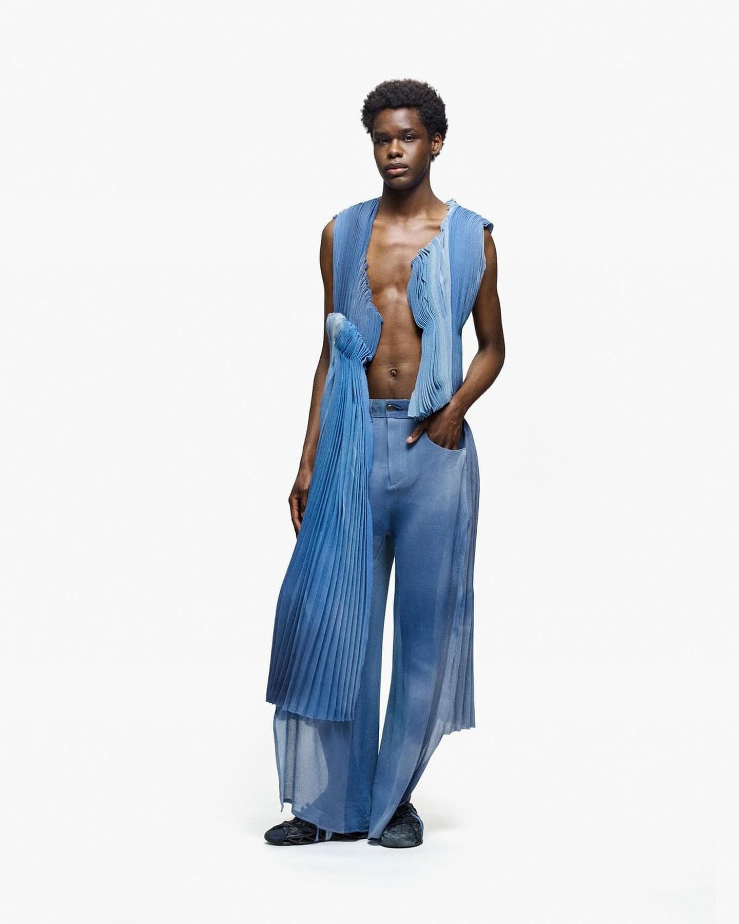 종이실로 짠 주름, 휴고 에레의 'Paperfolds' 컬렉션 — Look 5