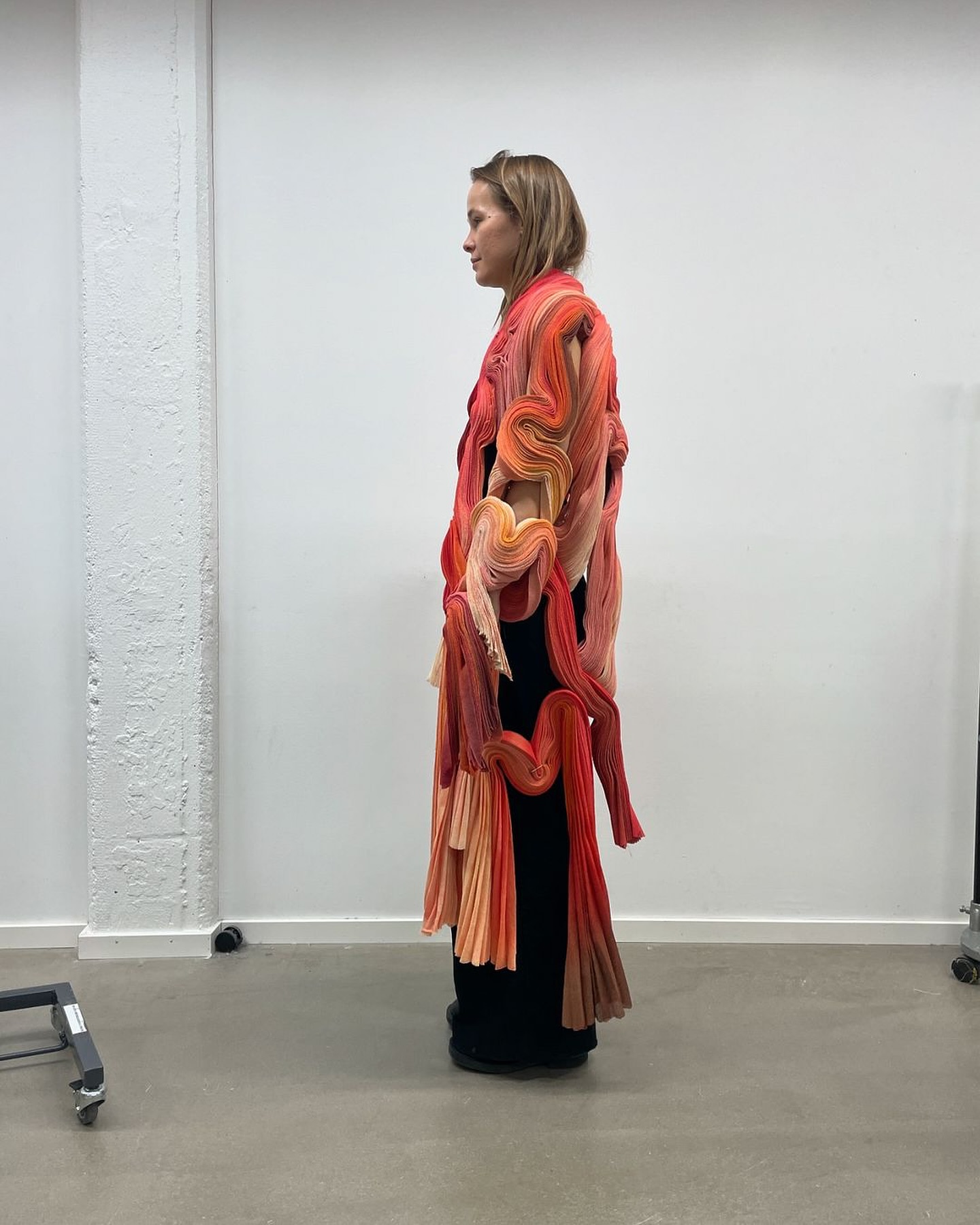 종이실로 짠 주름, 휴고 에레의 'Paperfolds' 컬렉션 — Look 6