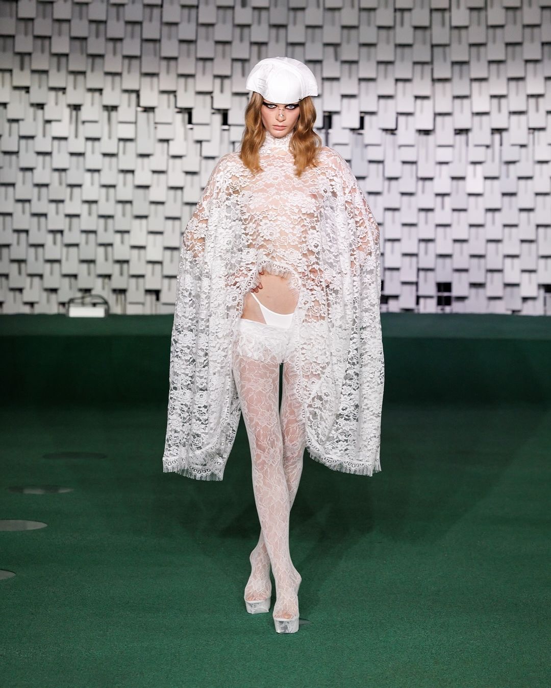 루이스 데 하비에르, 파리 패션 위크에서 스페인 헤리티지를 재해석하다 — Look 6