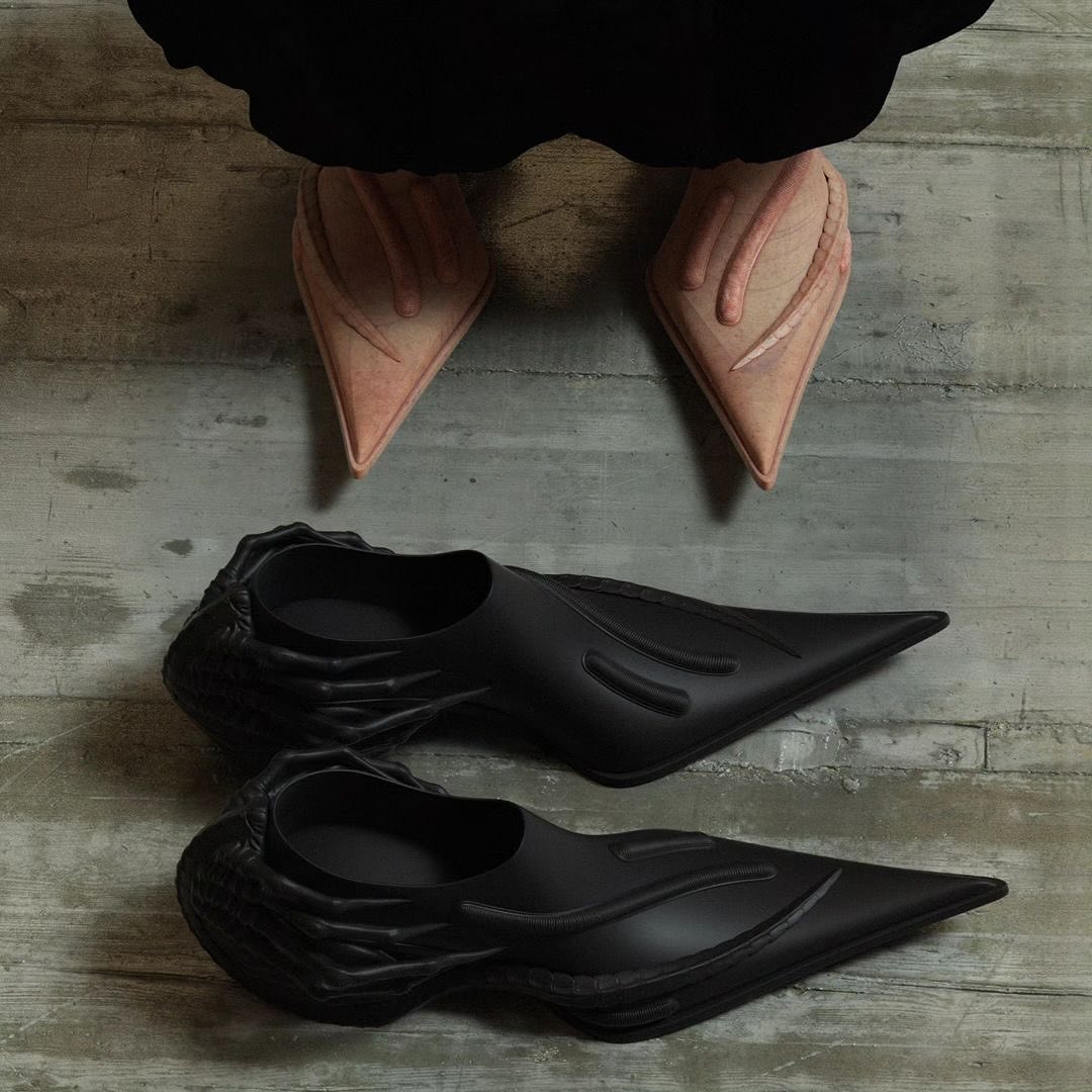 패션과 공포의 경계, 인간 신체를 닮은 슈즈 디자인 — Look 6