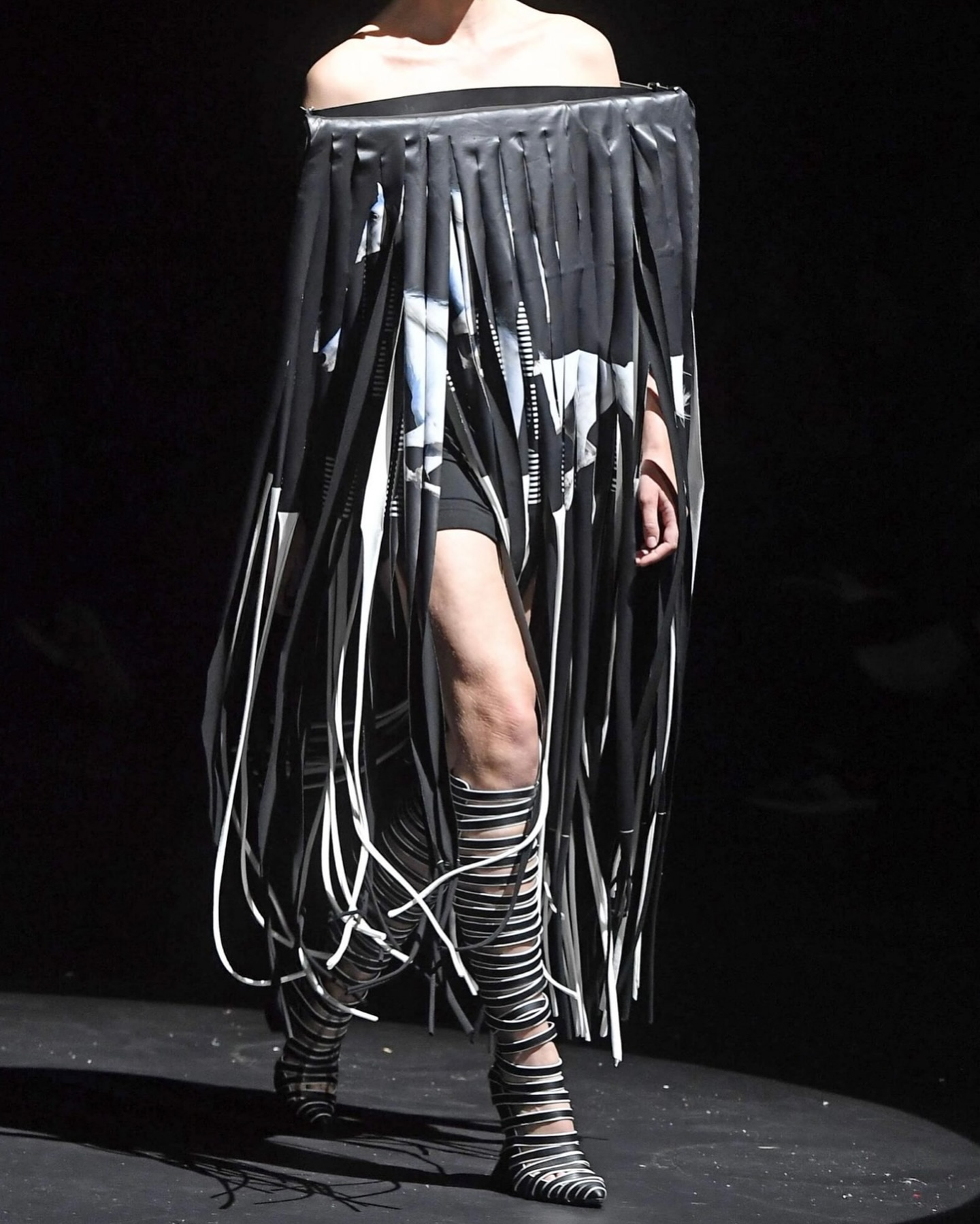 앤트워프 패션 MA 졸업생 포미 디에릭의 'WILD HORSES RUN FREE' 컬렉션 — Look 8
