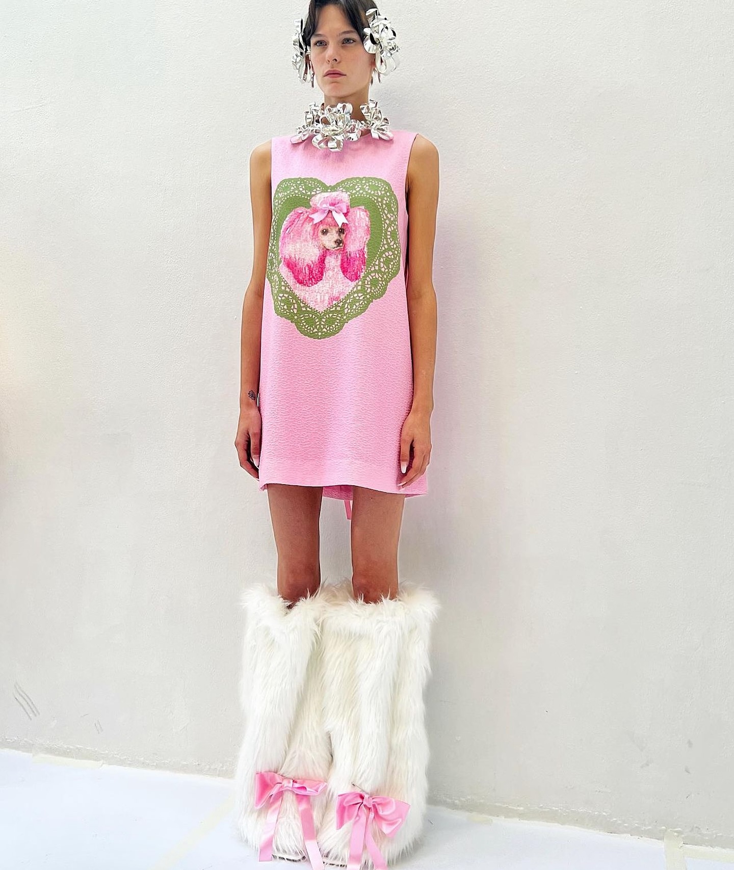 반려동물을 입다, 셀린 관의 위트 넘치는 SS24 컬렉션 — Look 3