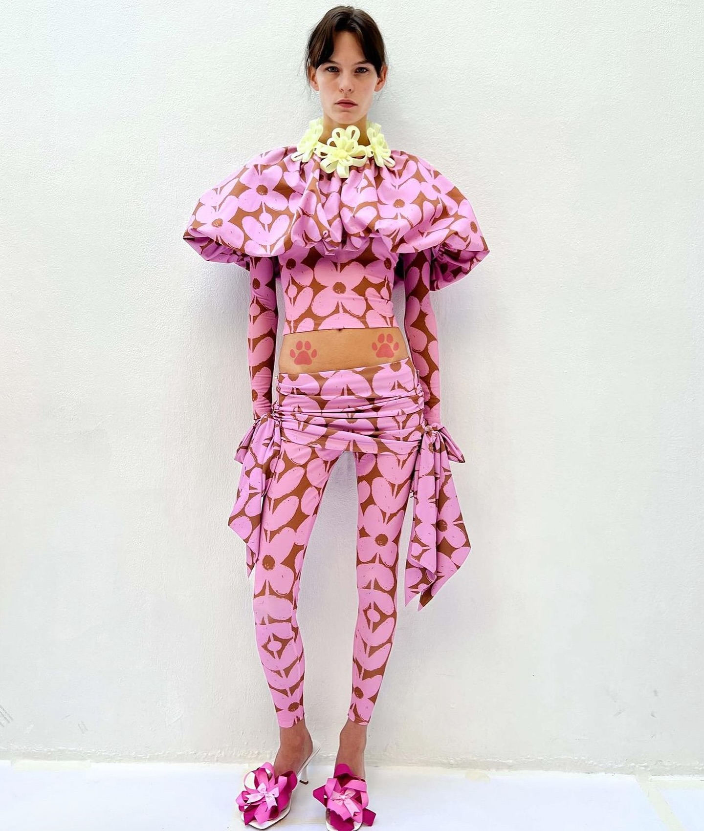 반려동물을 입다, 셀린 관의 위트 넘치는 SS24 컬렉션 — Look 5