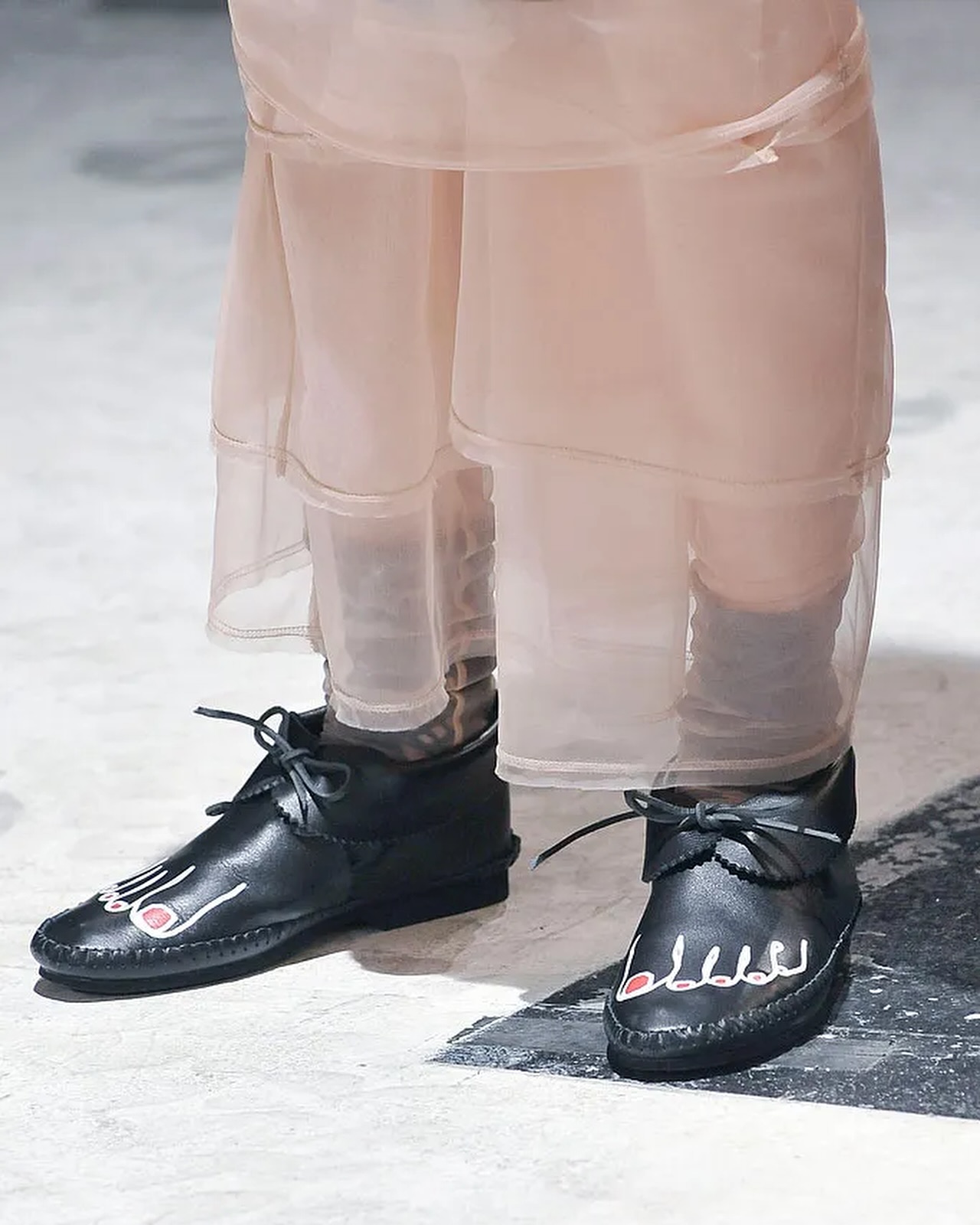 레이 카와쿠보의 2009 F/W '원더랜드', 불안의 시대를 담은 아방가르드 — Look 7