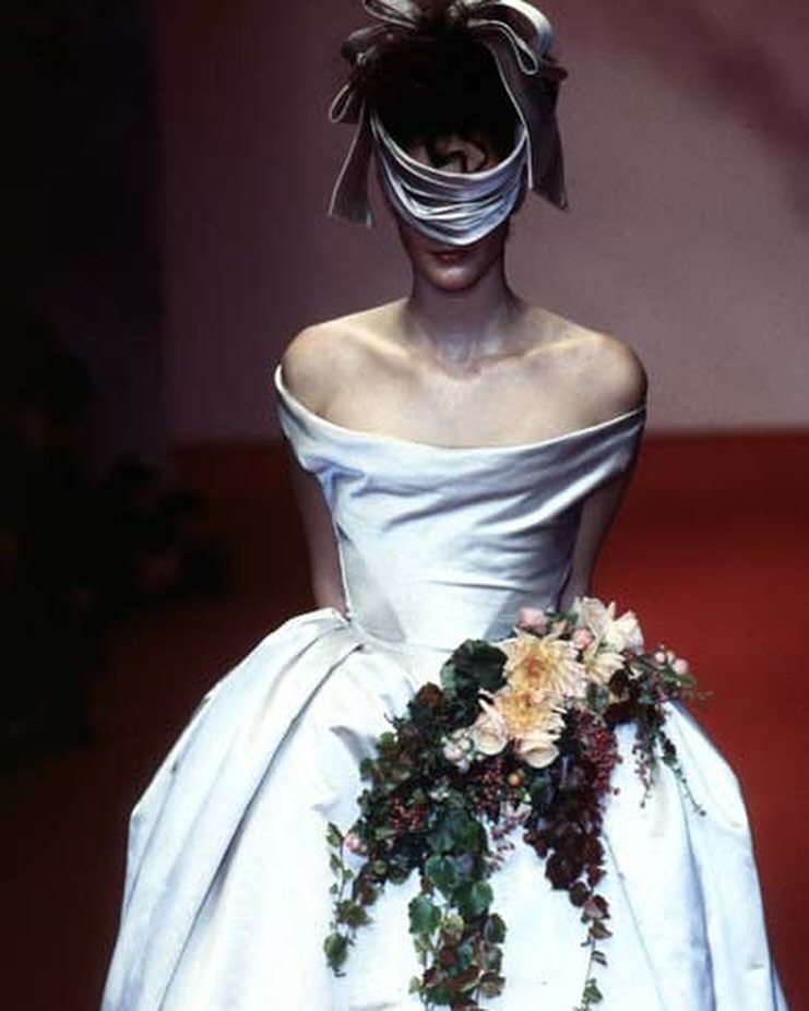 비비안 웨스트우드 1997 SS '바가텔을 외치다' — Look 2