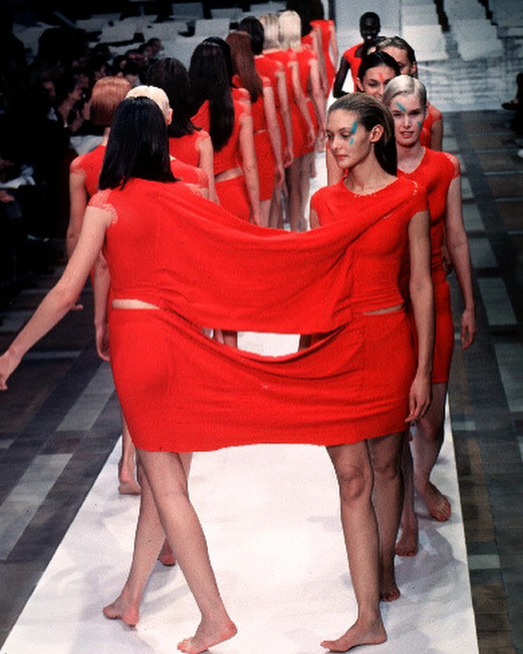 이세이 미야케 1999SS, 홍연의 철학을 입다 — Look 2