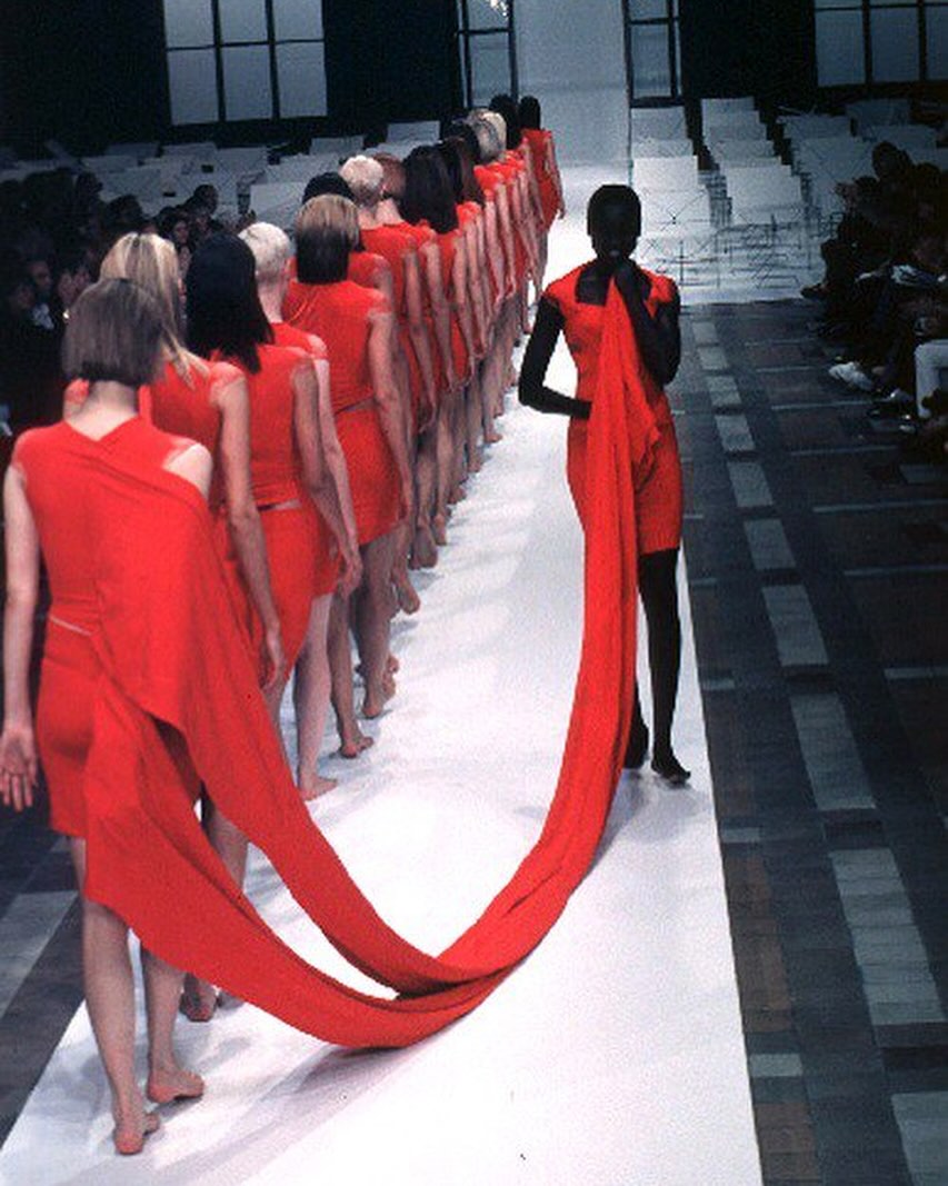 이세이 미야케 1999SS, 홍연의 철학을 입다 — Look 3