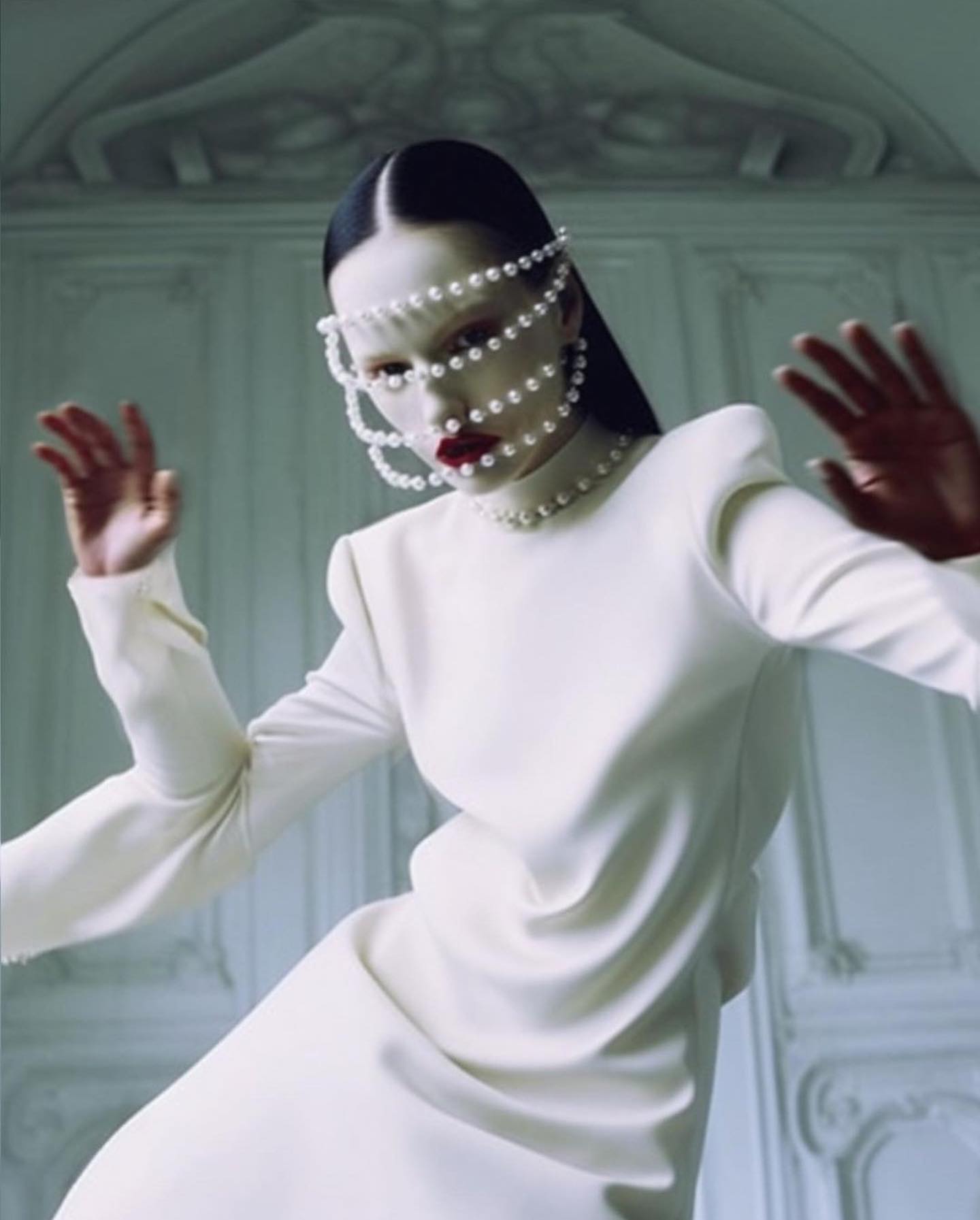 AI 패션의 경이로움, 현실을 초월한 디자인 — Look 2