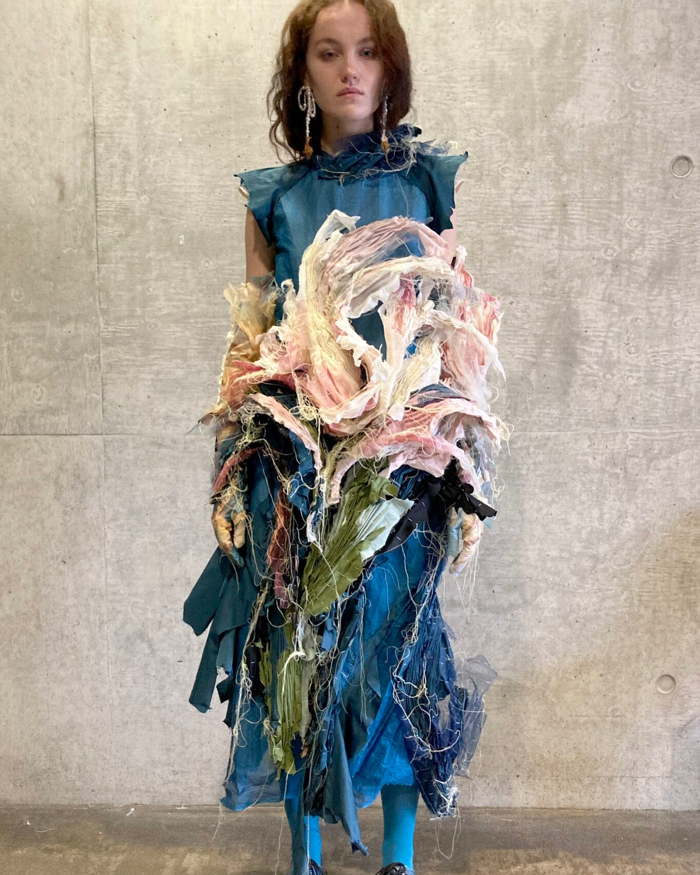 알렉산드라 블리노바, 불면의 밤을 직조한 웨어러블 회화 — Look 3