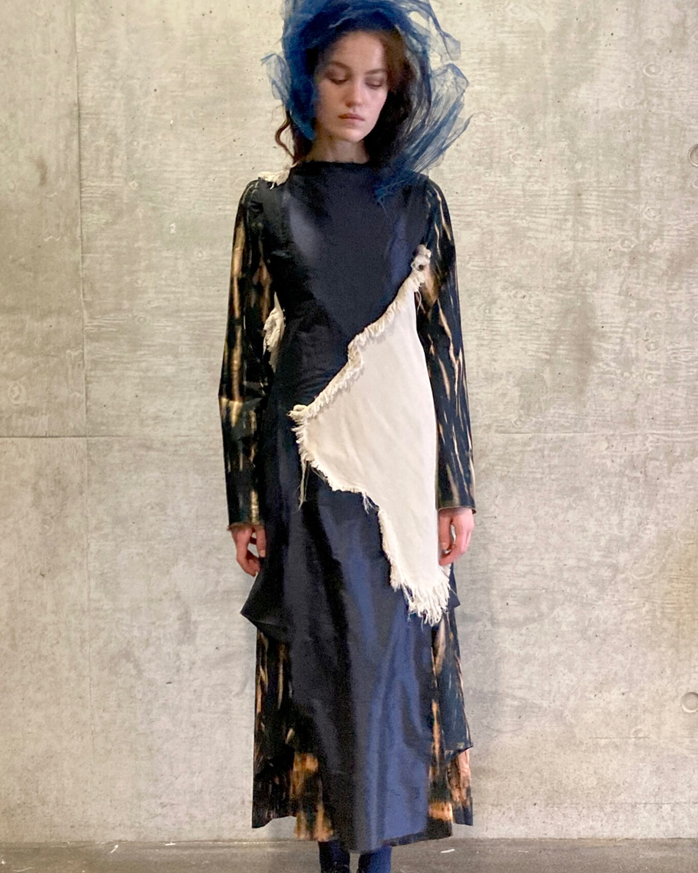 알렉산드라 블리노바, 불면의 밤을 직조한 웨어러블 회화 — Look 8