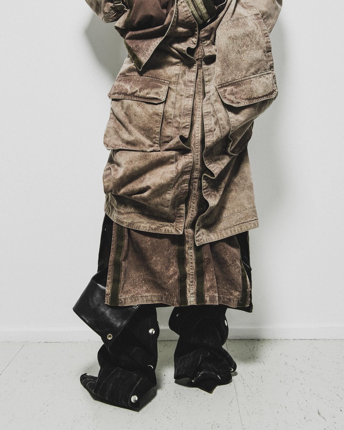 글렌 마르텐스의 Y/Project FW24, 해체주의 미학의 백스테이지 — Look 9