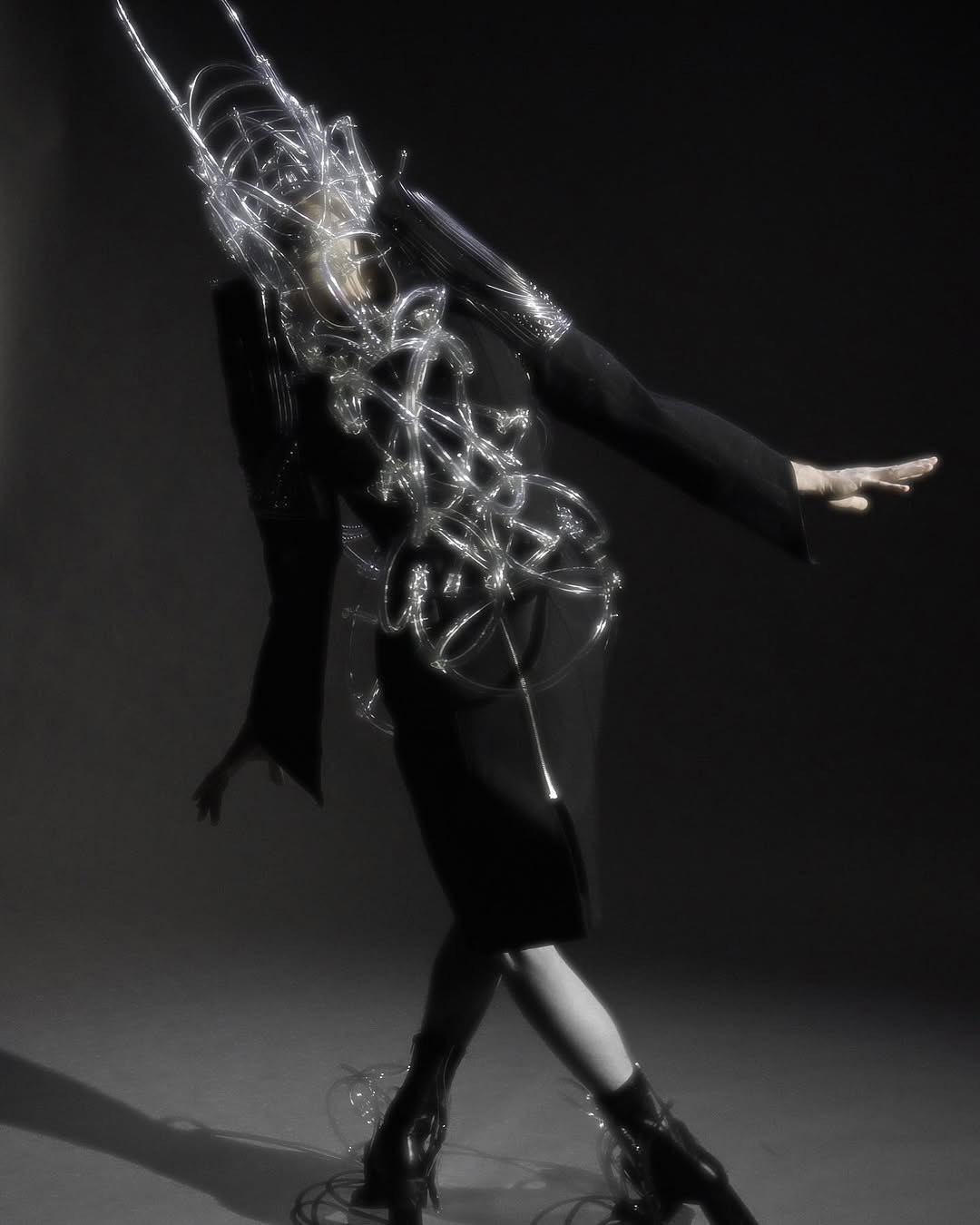 불안을 시각화한 디자이너 브랜드 'Human'의 컬렉션 'Itch' — Look 3