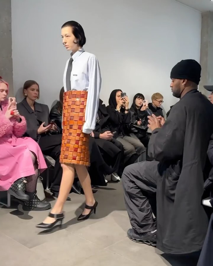 호다 코바, 파리에서 선보인 해체주의 컬렉션 — Look 3
