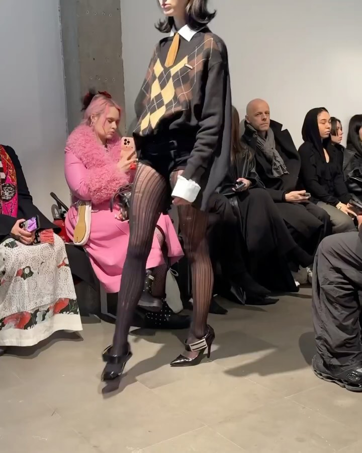 호다 코바, 파리에서 선보인 해체주의 컬렉션 — Look 4