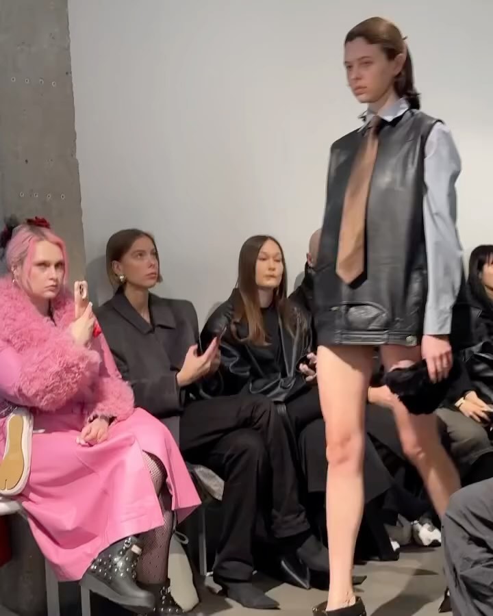 호다 코바, 파리에서 선보인 해체주의 컬렉션 — Look 5