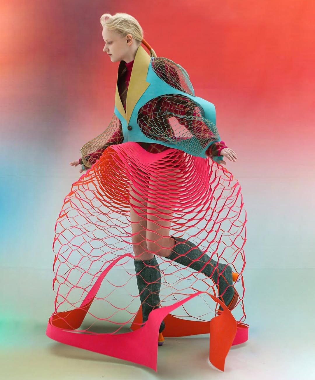 지수 장, 꽃병에서 영감 받은 니트웨어로 추억을 입다 — Look 3