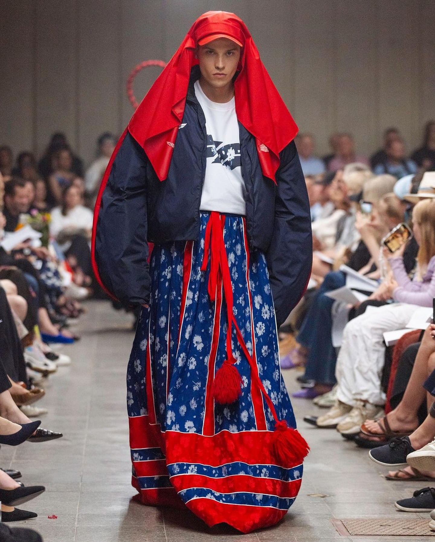 핀란드 민속의상과 애슬레저의 만남, 로리 그레이스의 재해석 — Look 2