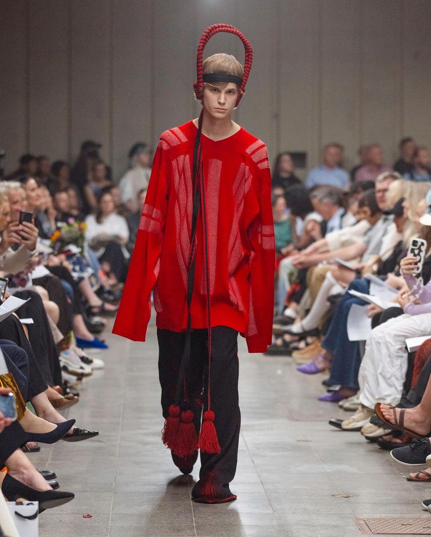 핀란드 민속의상과 애슬레저의 만남, 로리 그레이스의 재해석 — Look 3