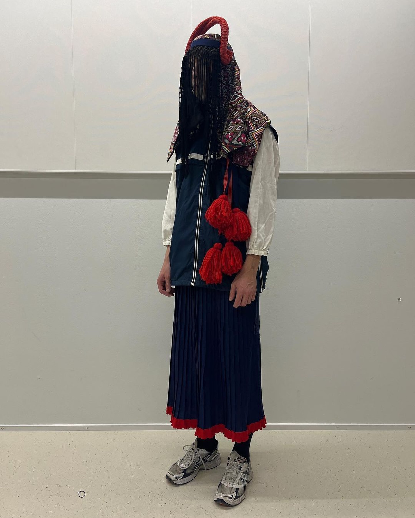 핀란드 민속의상과 애슬레저의 만남, 로리 그레이스의 재해석 — Look 6