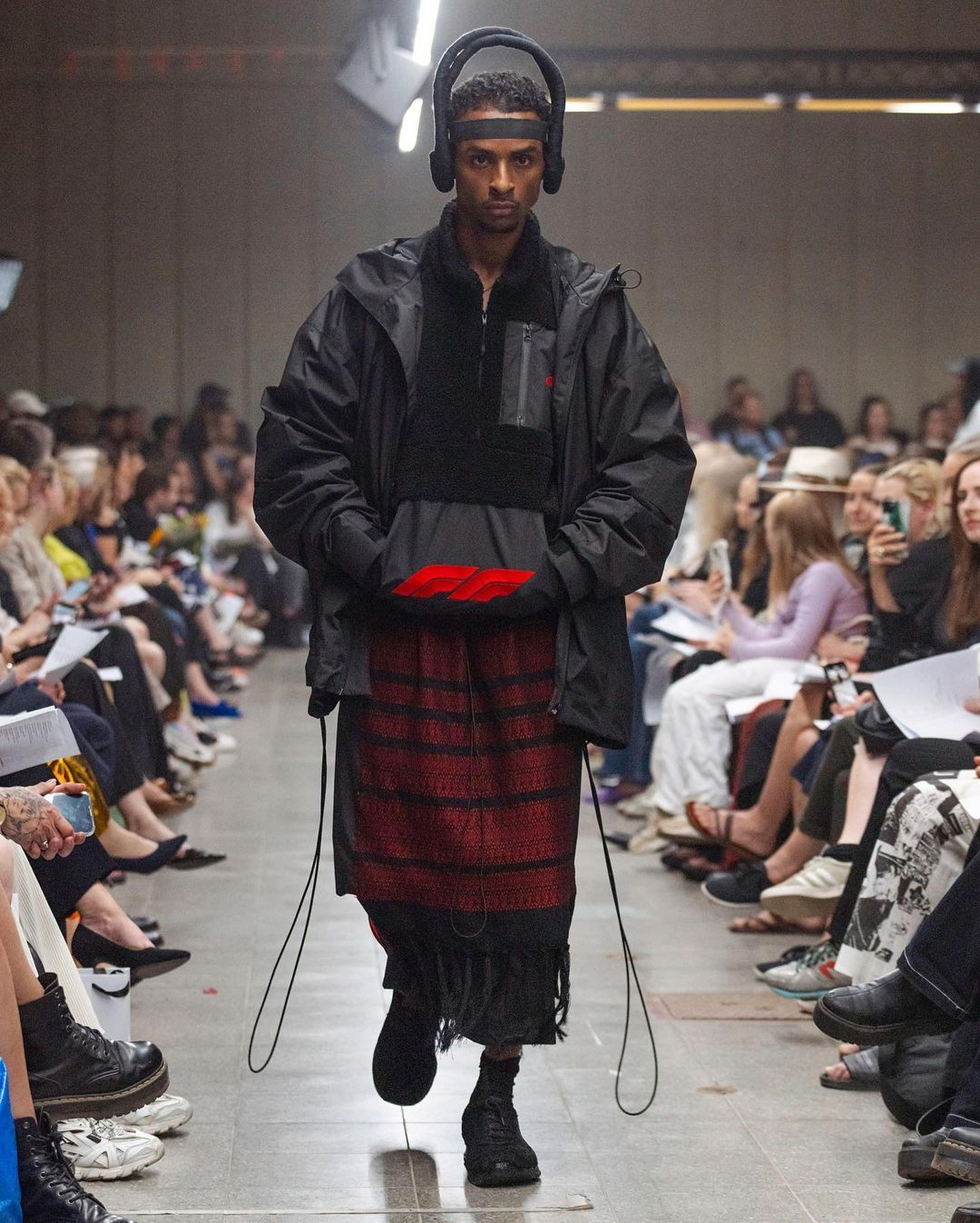 핀란드 민속의상과 애슬레저의 만남, 로리 그레이스의 재해석 — Look 8