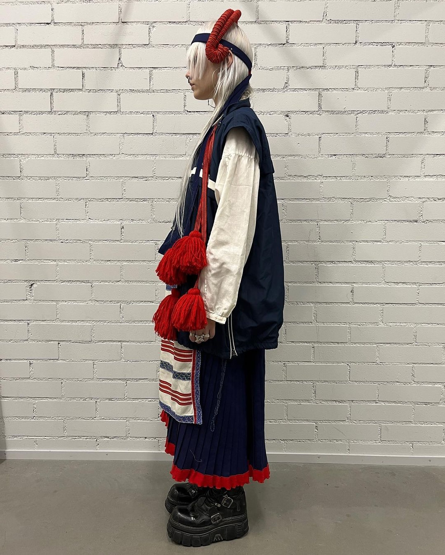 핀란드 민속의상과 애슬레저의 만남, 로리 그레이스의 재해석 — Look 9