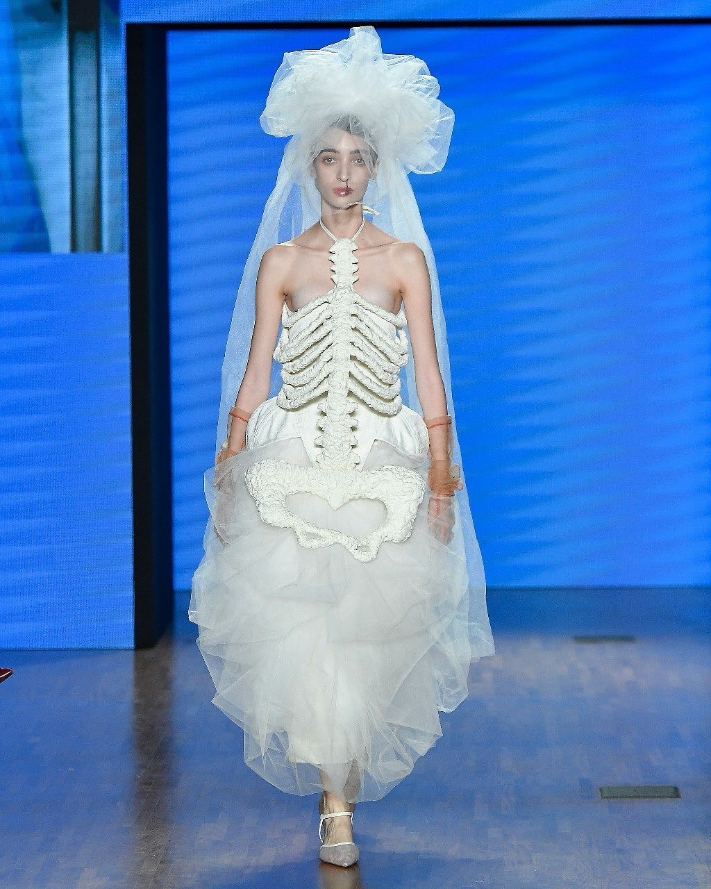 르나타 부조, 여성의 몸을 재해석한 '0 CORPO' 컬렉션 — Look 4