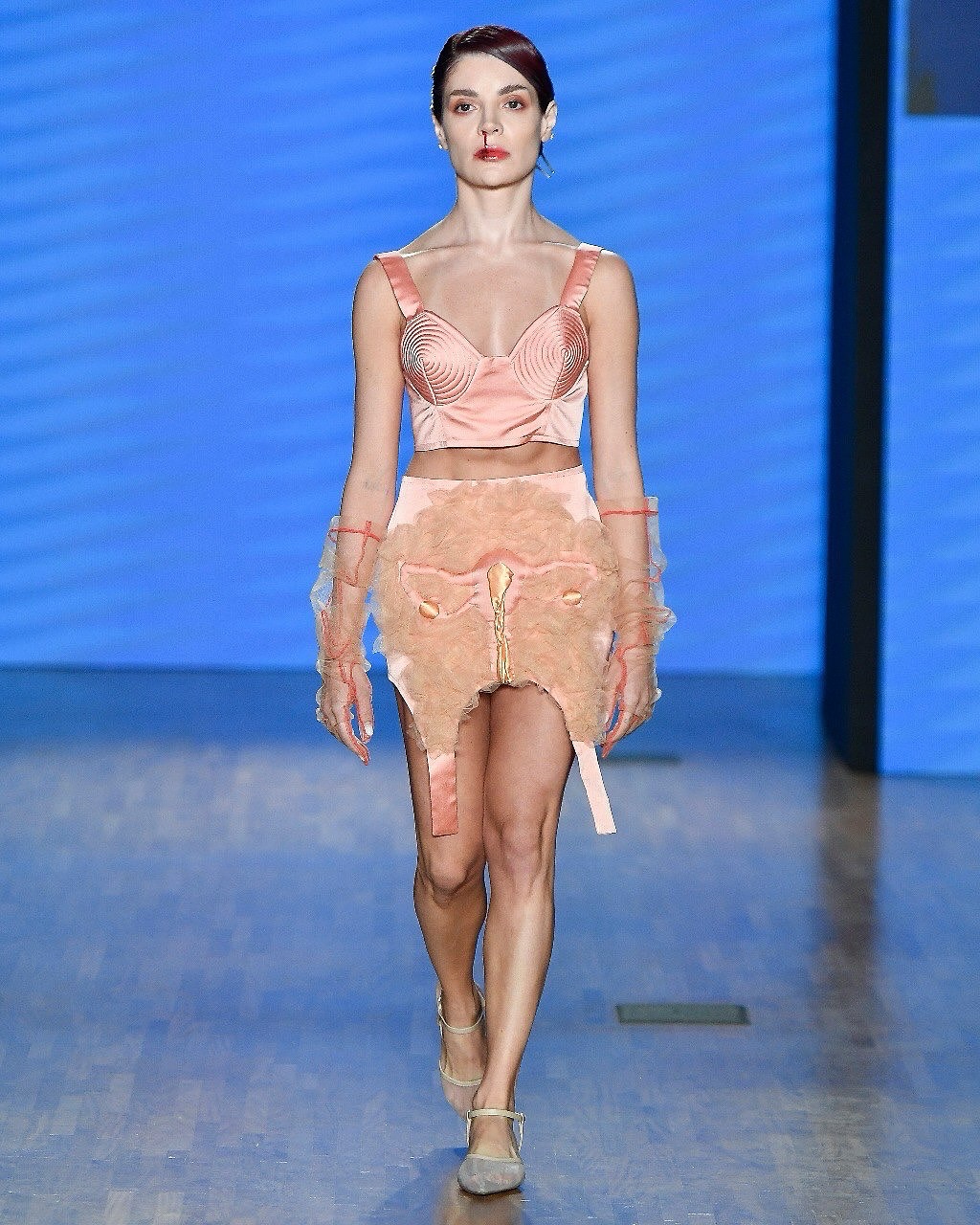 르나타 부조, 여성의 몸을 재해석한 '0 CORPO' 컬렉션 — Look 7