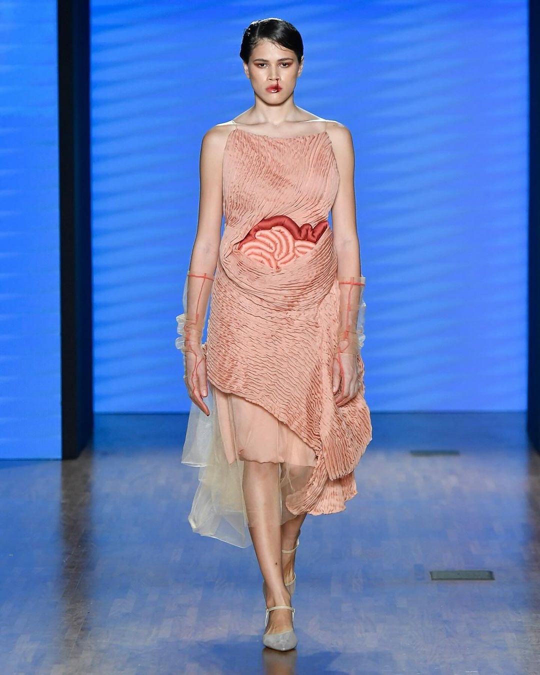 르나타 부조, 여성의 몸을 재해석한 '0 CORPO' 컬렉션 — Look 8