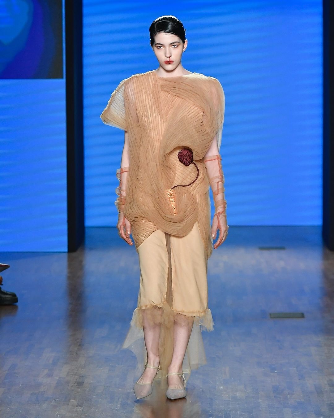 르나타 부조, 여성의 몸을 재해석한 '0 CORPO' 컬렉션 — Look 9
