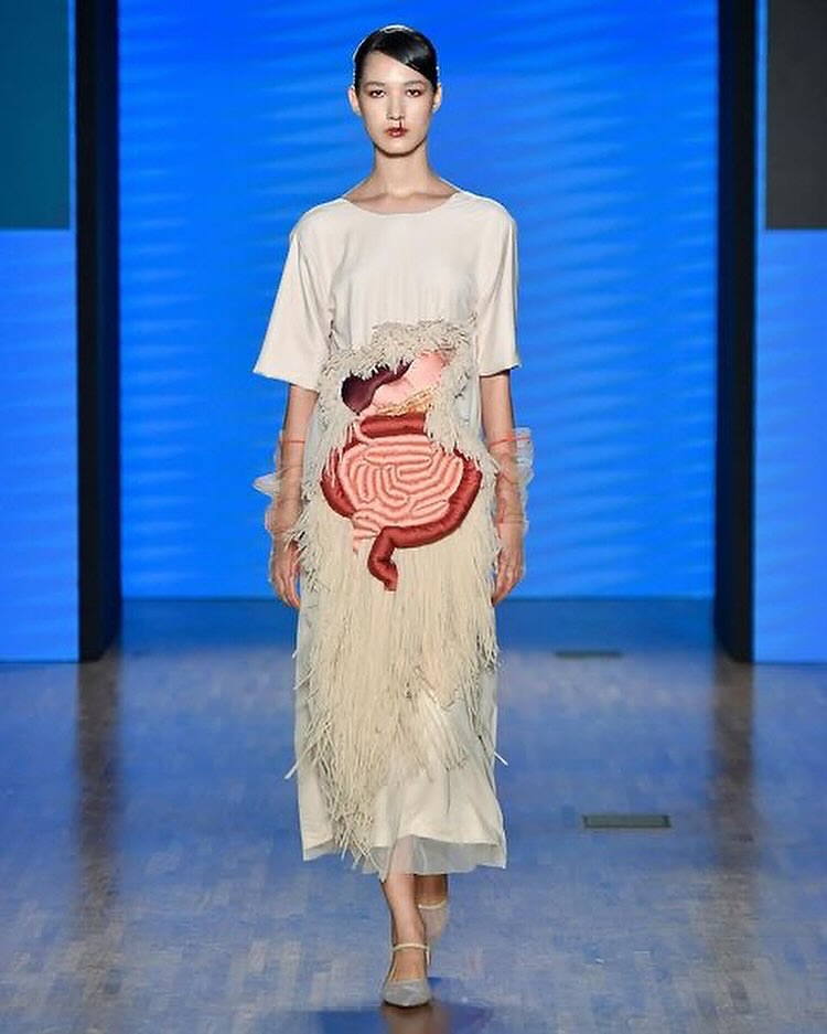 르나타 부조, 여성의 몸을 재해석한 '0 CORPO' 컬렉션 — Look 10