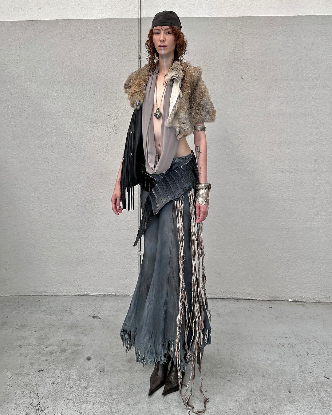 원시적 아름다움과 현대적 크래프트의 충돌, MEIN.CORP FW24/25 컬렉션 — Look 9