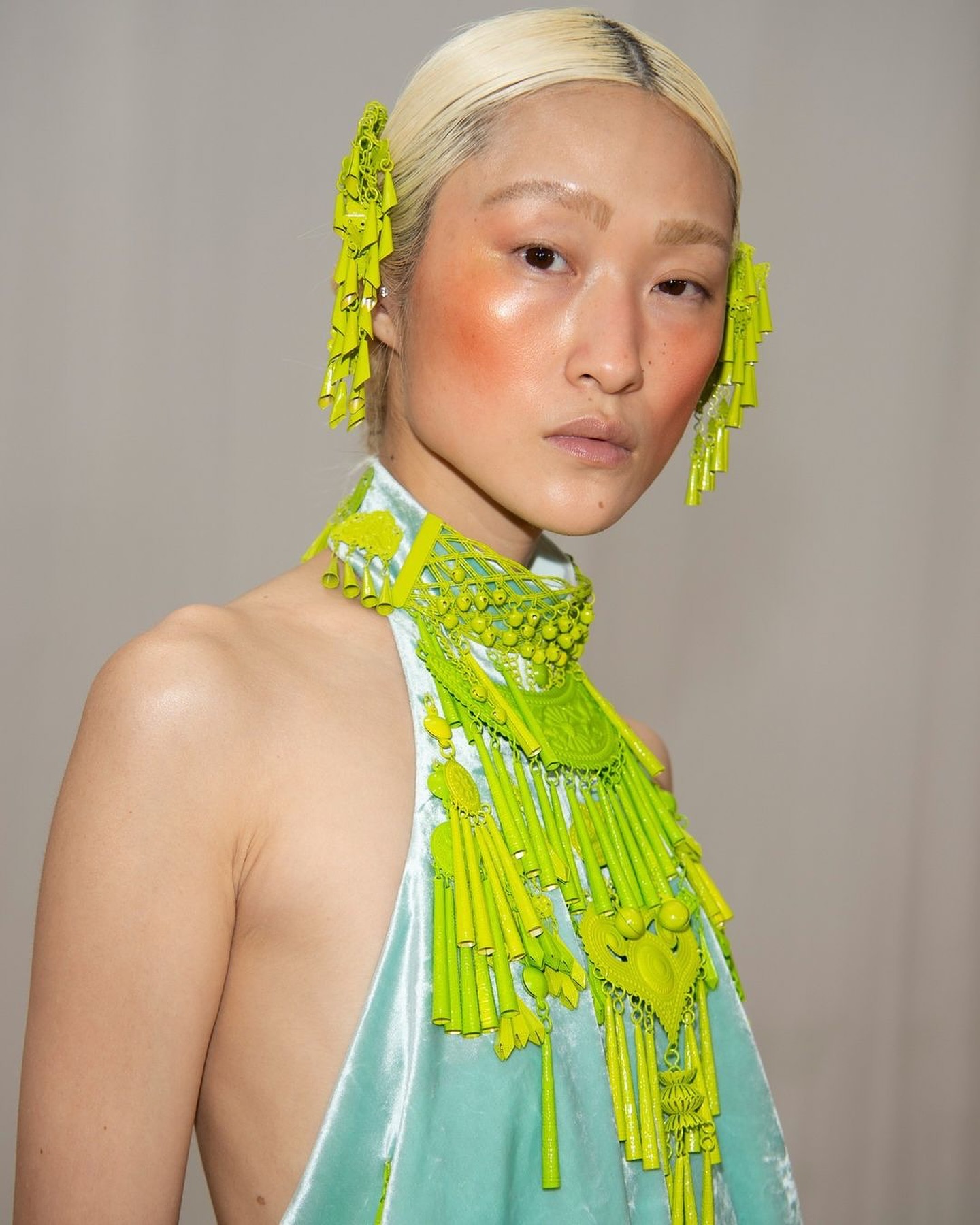 미스리데이트, 윈난 소수민족 문화를 재해석한 2025 봄여름 컬렉션 '融' 공개 — Look 8