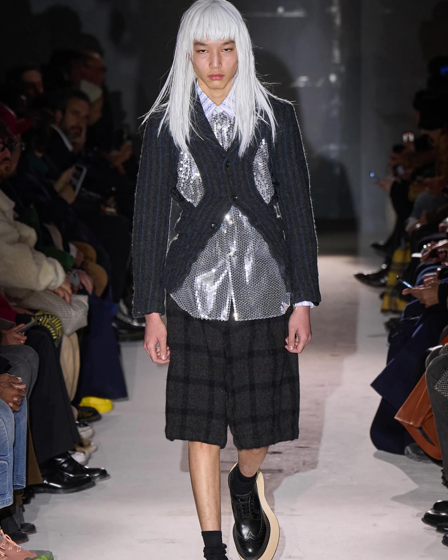 꼼데가르송 옴므 플뤼스 24FW, 기도와 영성을 입다 — Look 7