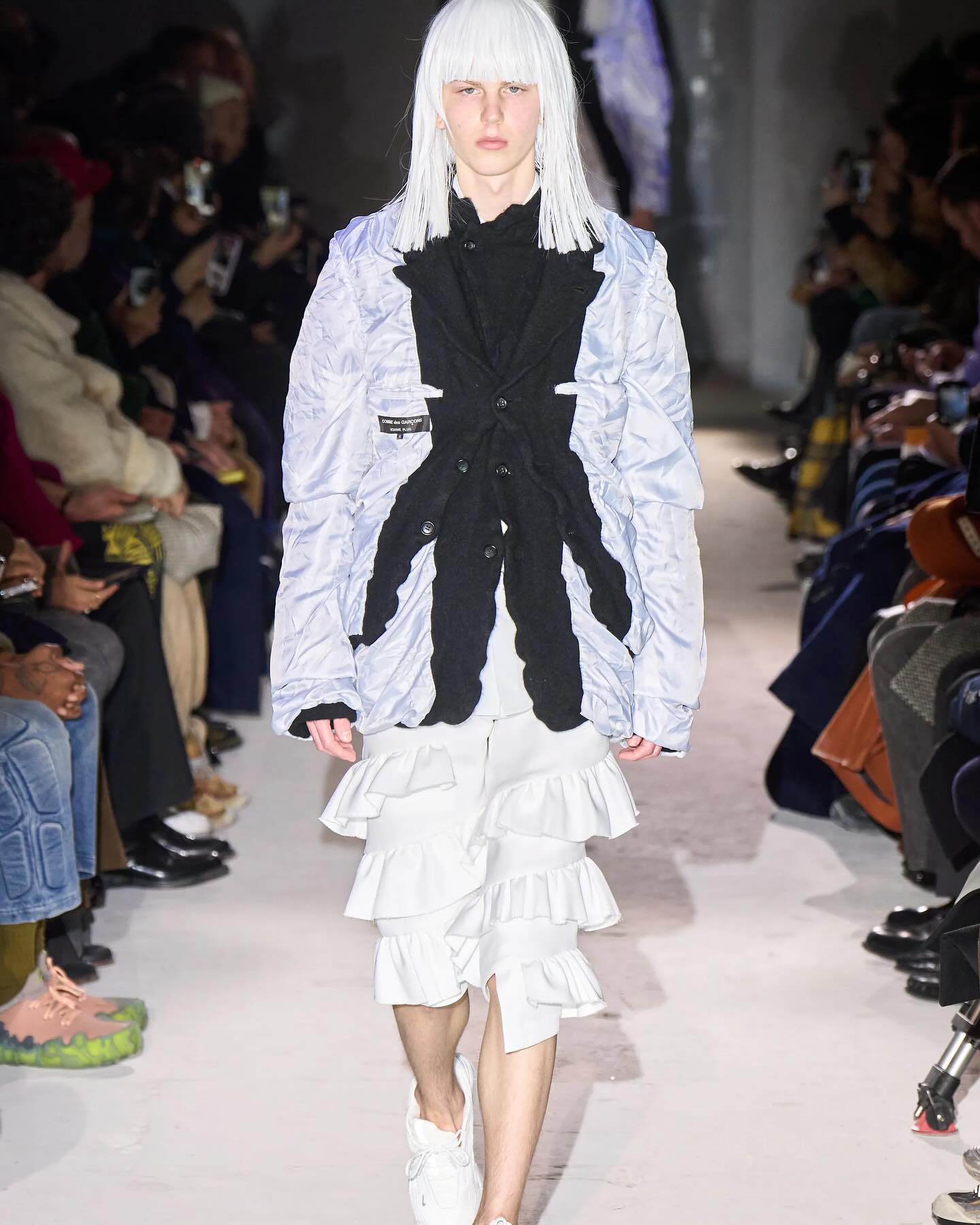 꼼데가르송 옴므 플뤼스 24FW, 기도와 영성을 입다 — Look 8