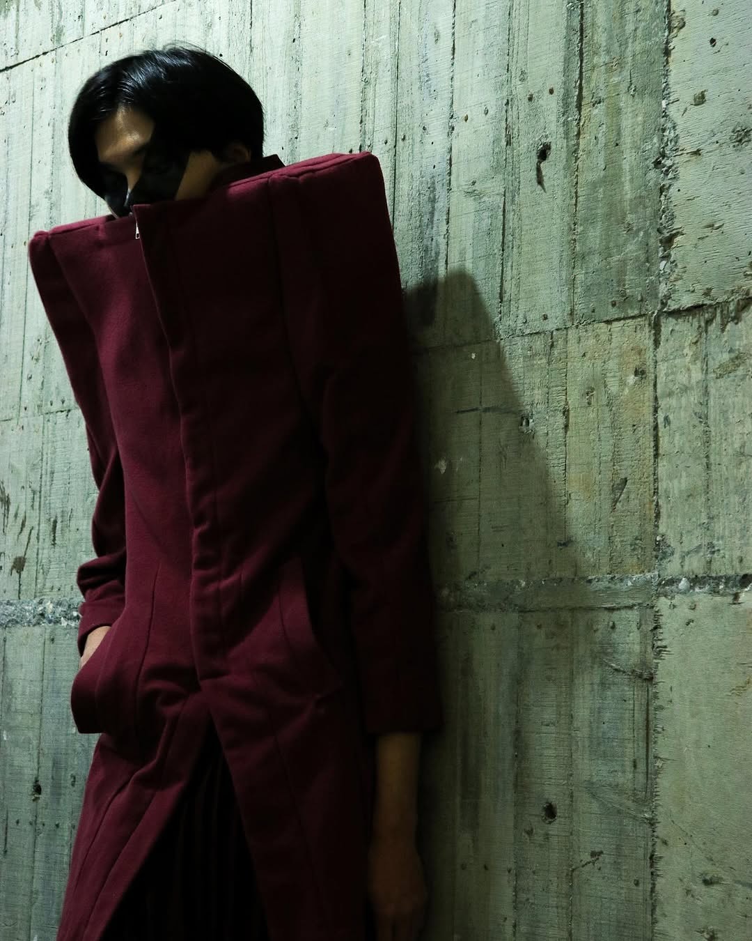 철학과 운명을 재해석한 AONSOUI의 TENET 컬렉션 — Look 6