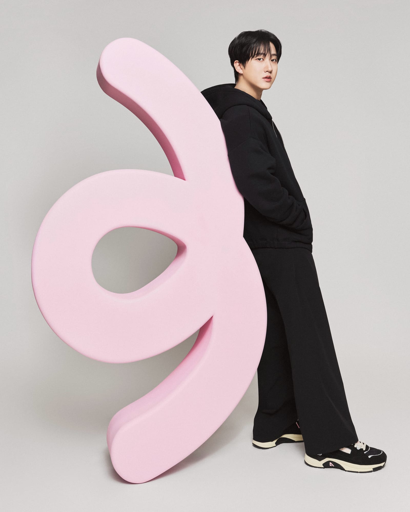 창빈의 시그니처가 오트리 위에 올라탔다 — changbin, Look 2