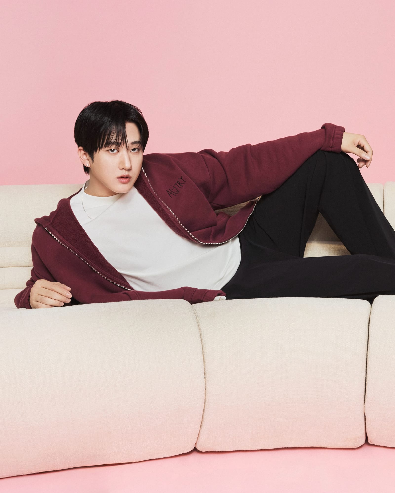 창빈의 시그니처가 오트리 위에 올라탔다 — changbin, Look 4