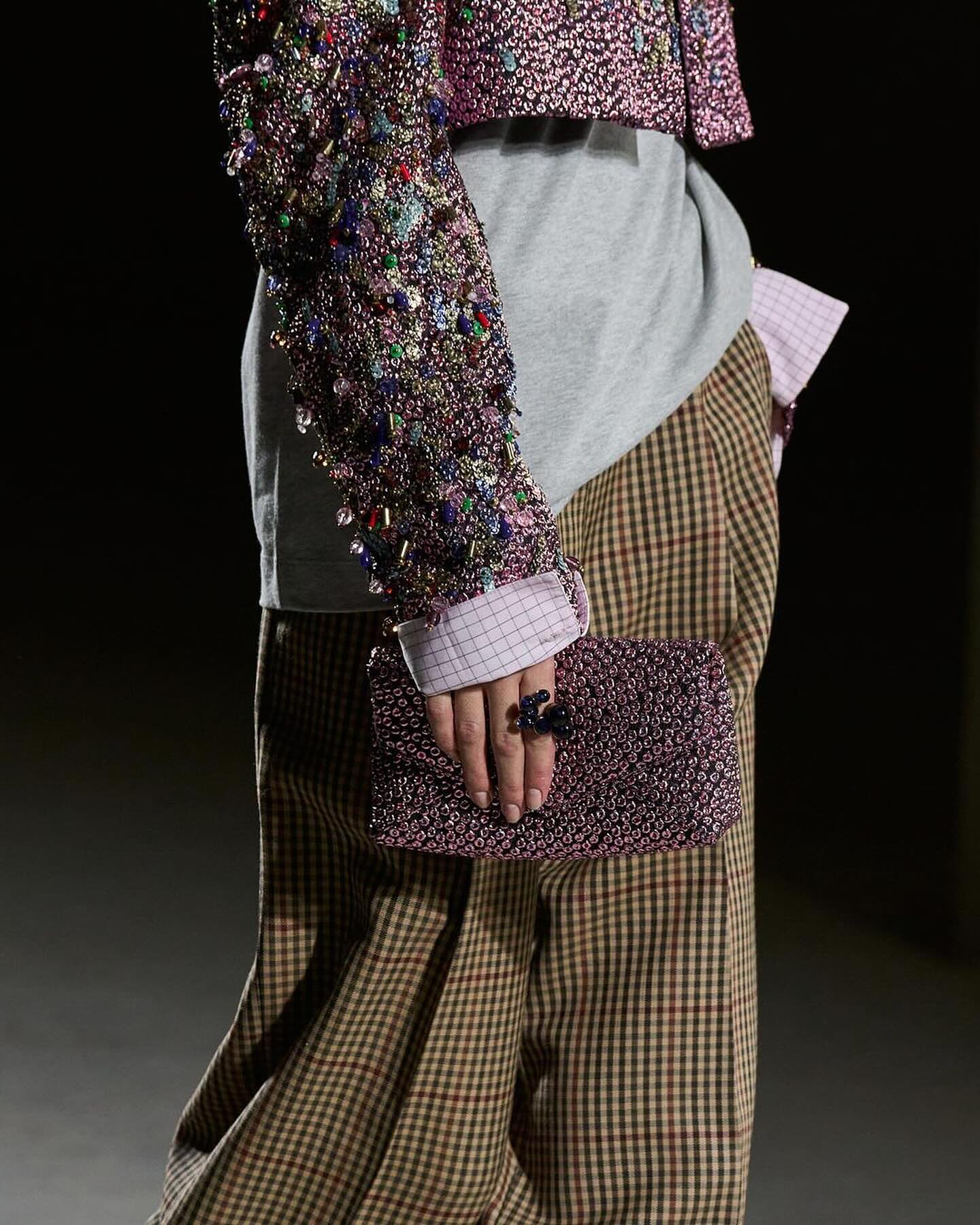 드리스 반 노튼, '자신의 앞머리를 자른 여성'을 말하다 — Look 3