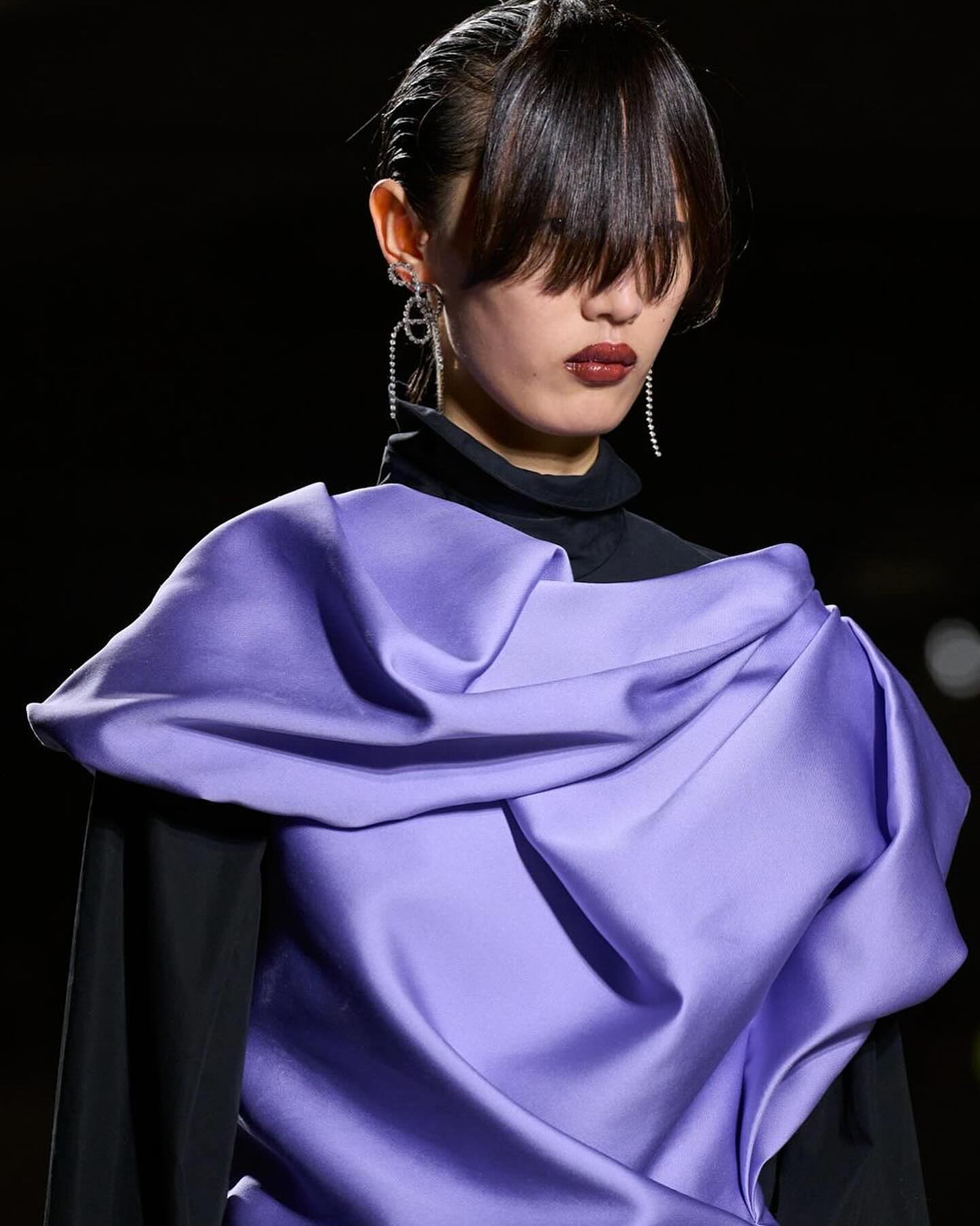 드리스 반 노튼, '자신의 앞머리를 자른 여성'을 말하다 — Look 10