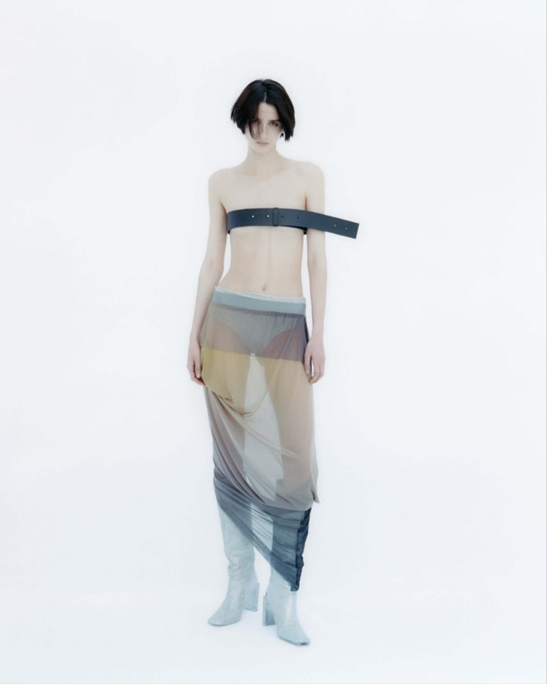에르네스토 나란호, 기하학적 미학으로 재해석한 지속가능 패션 — Look 2