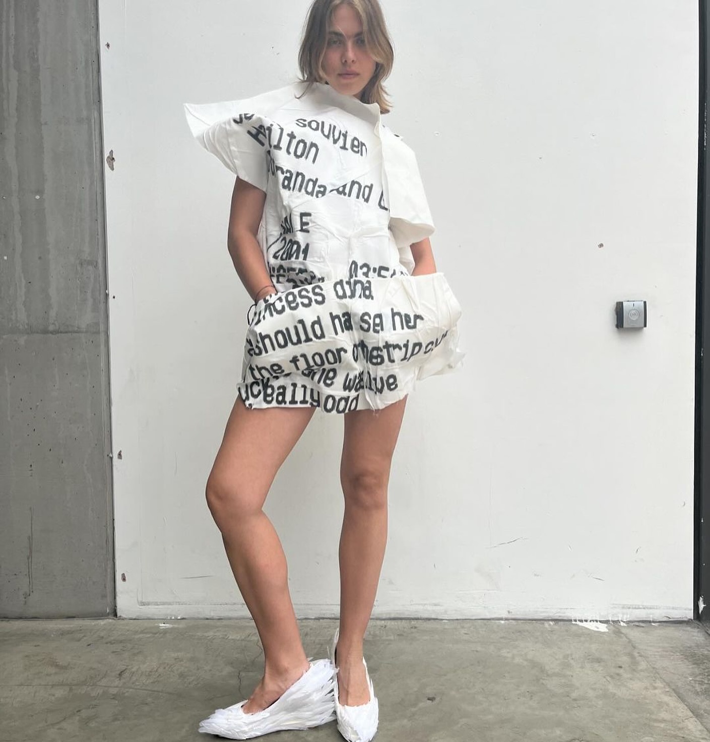 거짓과 기억 사이, 루비의 혼돈스러운 시적 패션 — Look 4