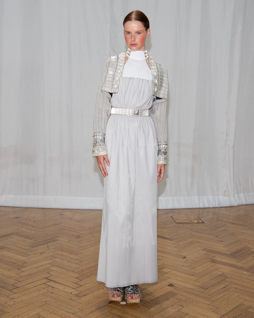 미쓰리데이트, 윈난의 민족 유산을 현대 디자인으로 재해석하다 — Look 8