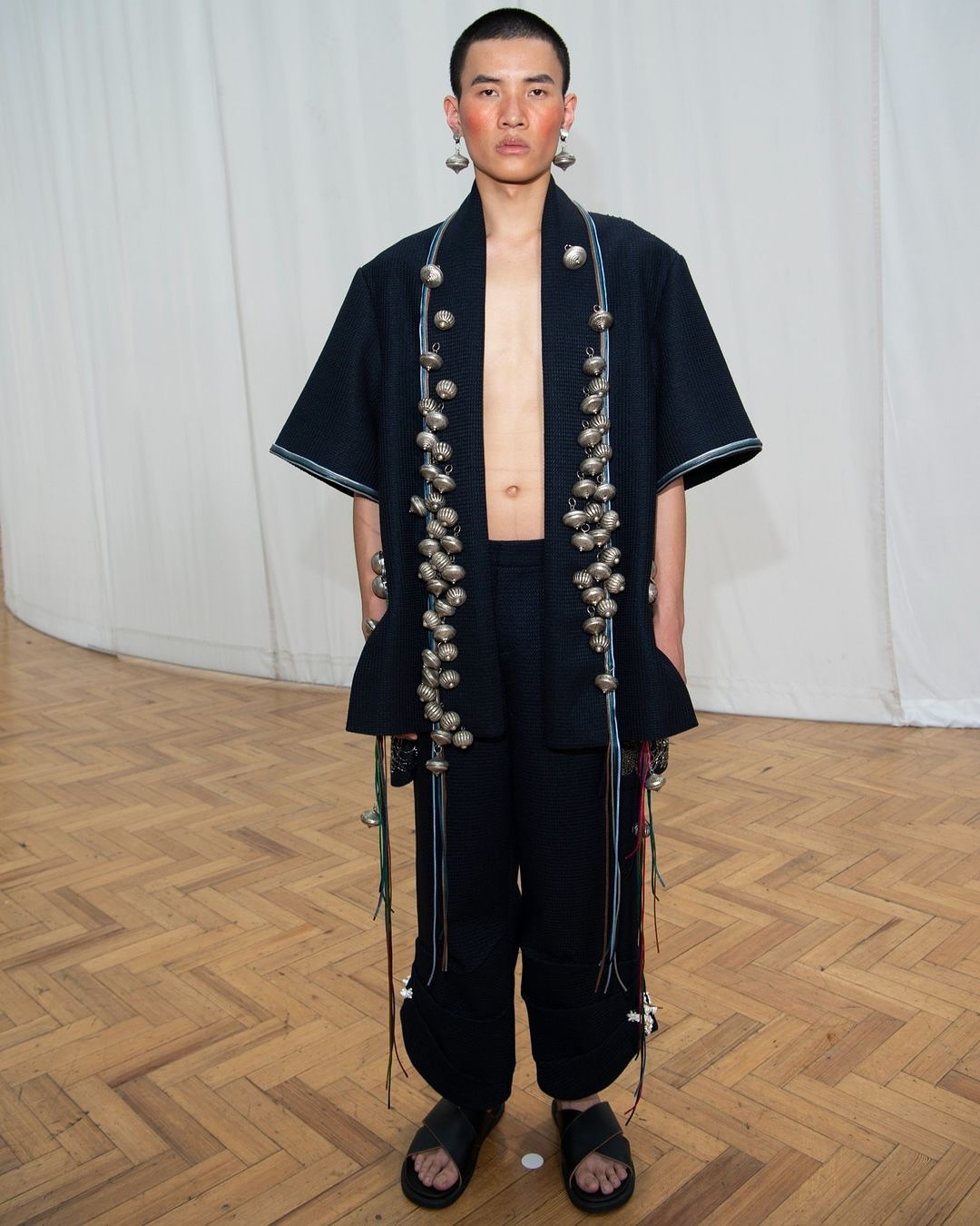 미쓰리데이트, 윈난의 민족 유산을 현대 디자인으로 재해석하다 — Look 9