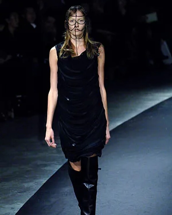 언더커버 2006 S/S, 고딕과 펑크로 재해석한 봄 — Look 7