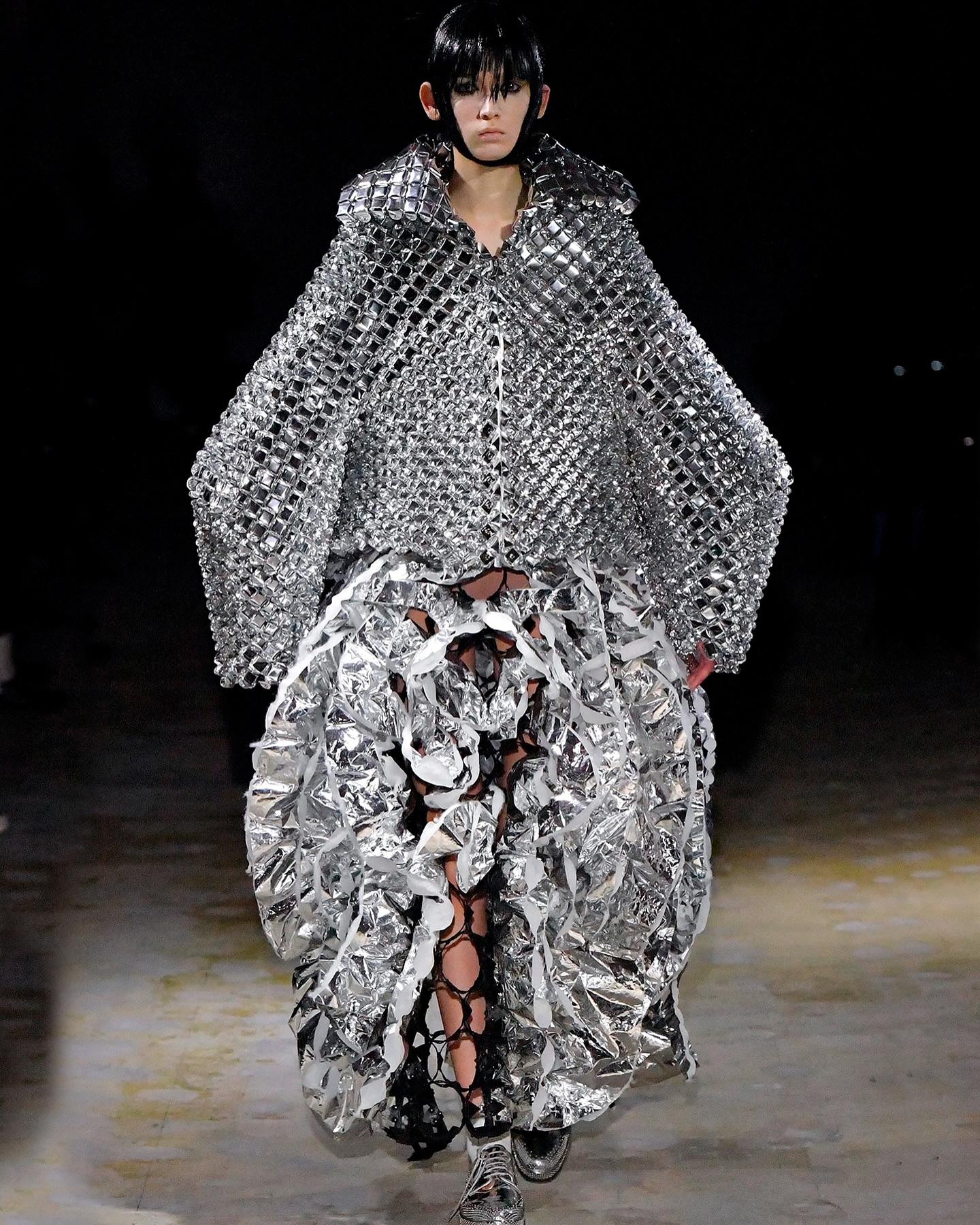 노와 케이 니노미야, 고딕 펑크와 메탈릭 뷰티의 조우 — Look 10