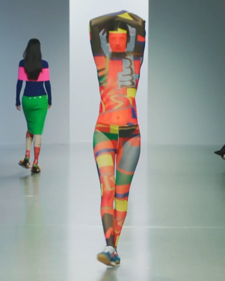 조머, 색채 블록과 조각 같은 실루엣으로 FW24 런웨이 장악 — Look 2