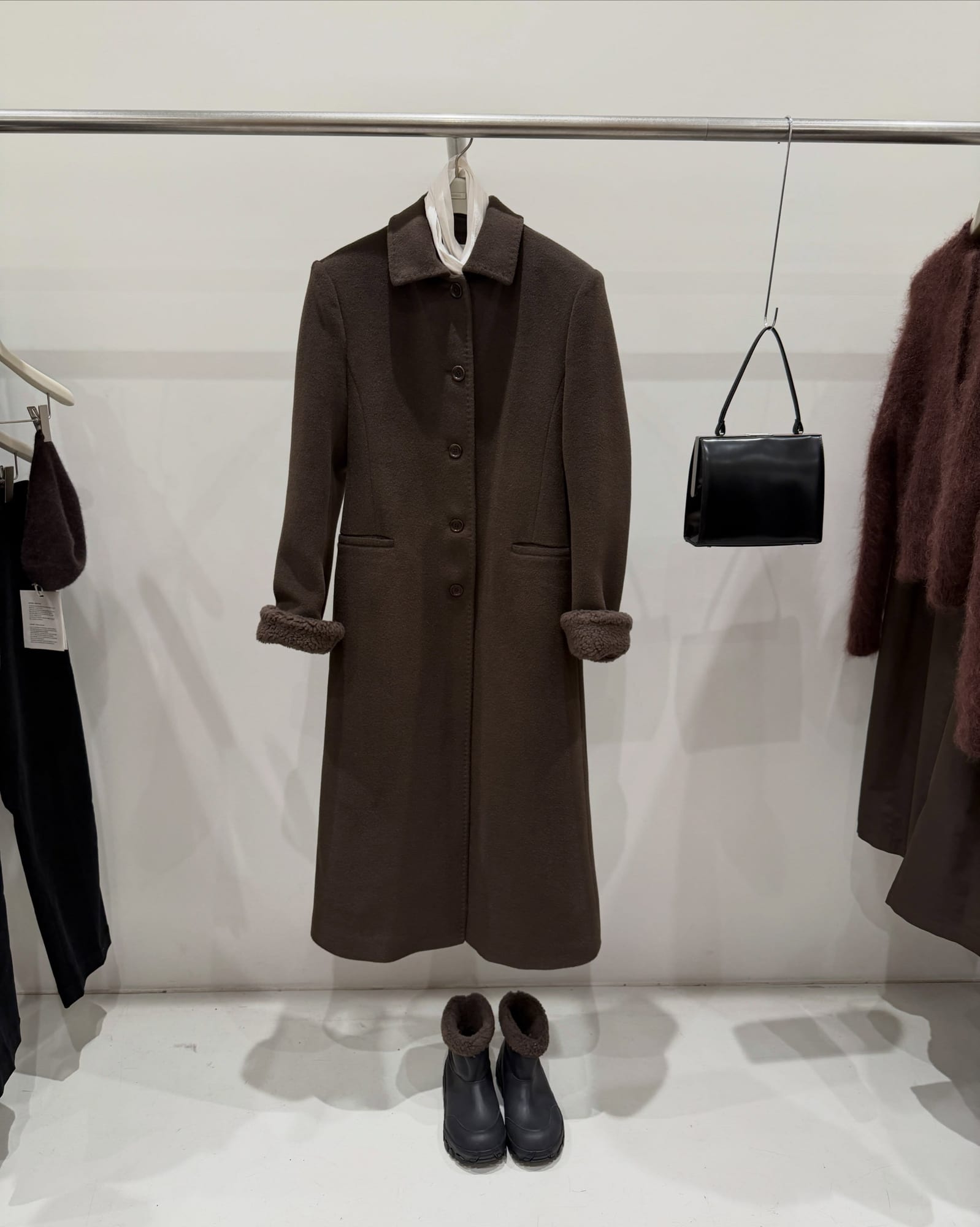 아모멘토와 옷이 떠난 자리에 남은 것들 — amomento, Look 10