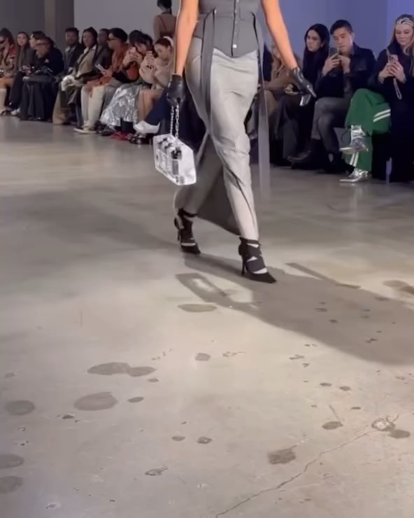 녹는 얼음 백에 향수를 담다, 제인 웨이드의 24FW — Look 3