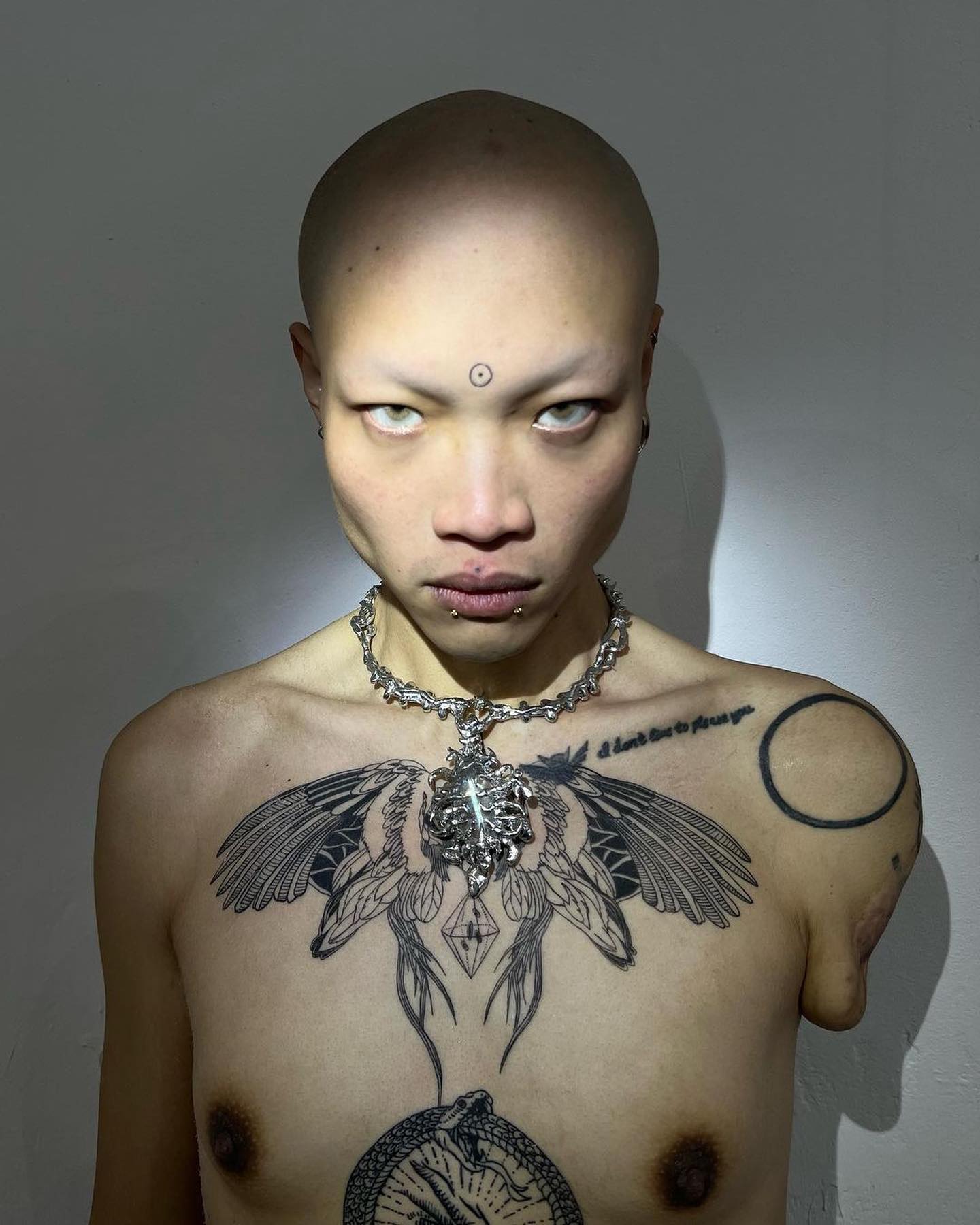생명의 흐름을 담은 실버 주얼리, 애스터리스크 — Look 5